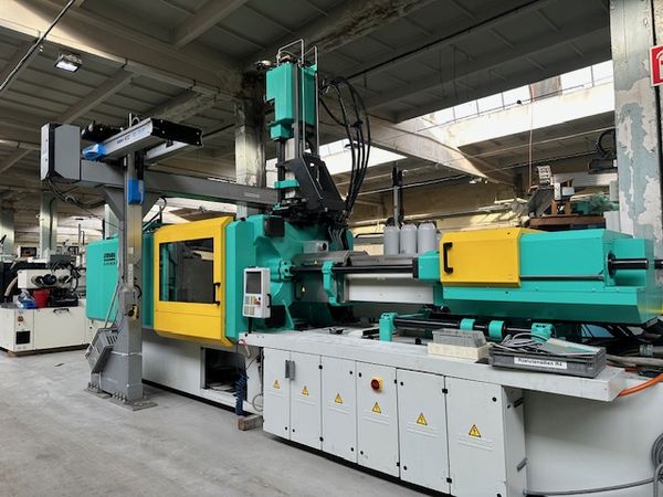 Arburg 820S 4000-2100/400 / Linia produkcyjna z robotem Sepro Industrial Robot SR S5-35 S3 Trans / Godziny pracy: 42.014 h w trybie automatycznym