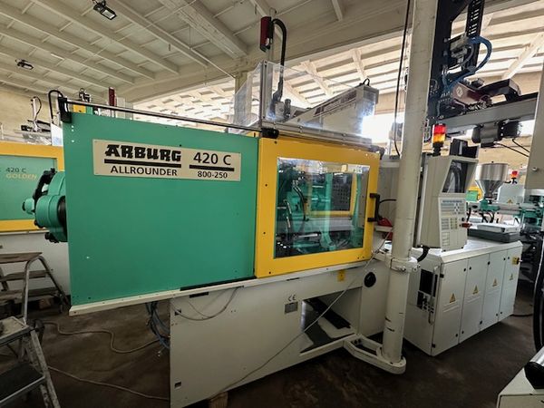 Arburg 420C 800-250 z robotem Wittmann W721