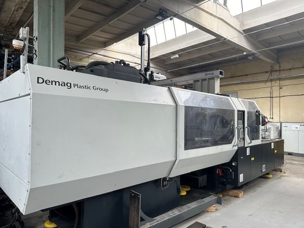 Demag Ergotech Concept 420/810-2300 z robotem Wittmann-Demag W721